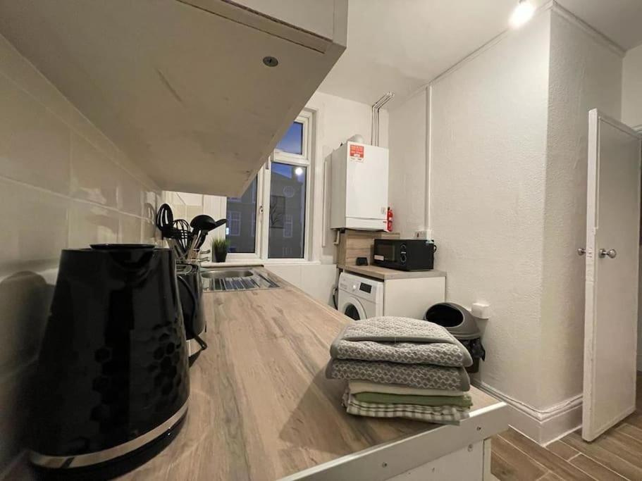 Comfy 2 Bedroom On Tower Bridge London Kültér fotó